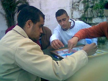 mkhach3ine en pleine la3be
