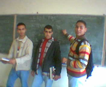 ana en medio o dos de mis amigos tawfik o anwar